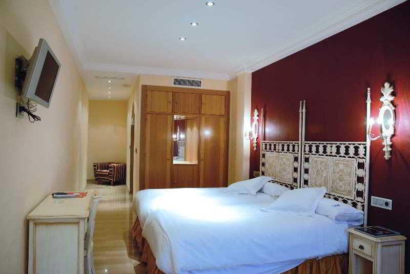 Hotel Angeles & 4*